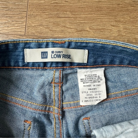 Vintage GAP Denim Jeans Curvy Low Rise Size 2 - Picture 3 of 7